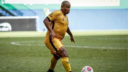 Inusitado: um jogador de futebol profissional obeso no Brasil