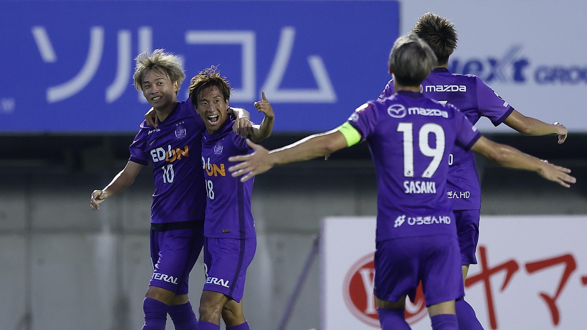 広島 リーグ首位の横浜fmを相手に先勝 柏弾など3発快勝で第2戦へ Goal Com 日本