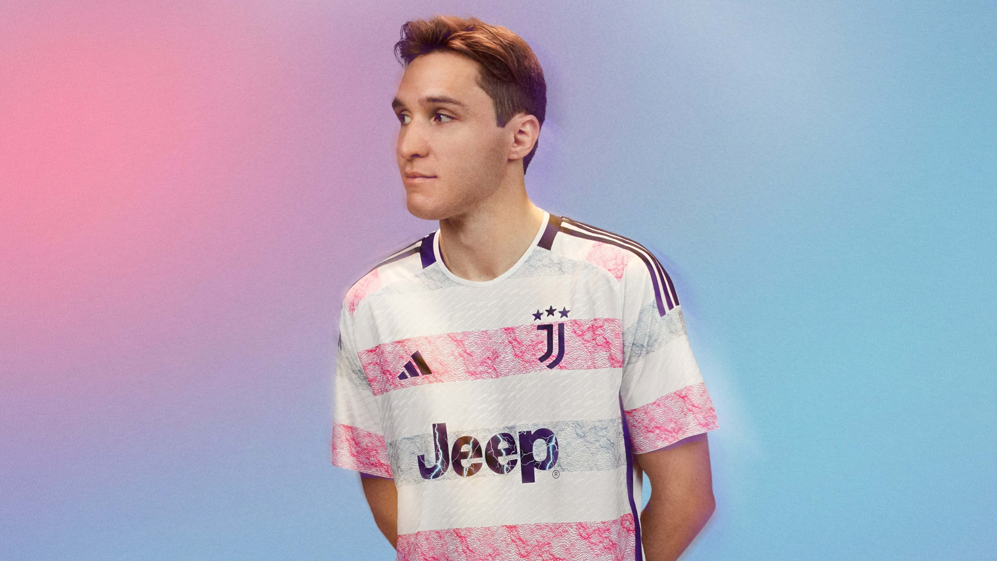 La Juventus presenta la seconda maglia: è un omaggio al Monte Rosa