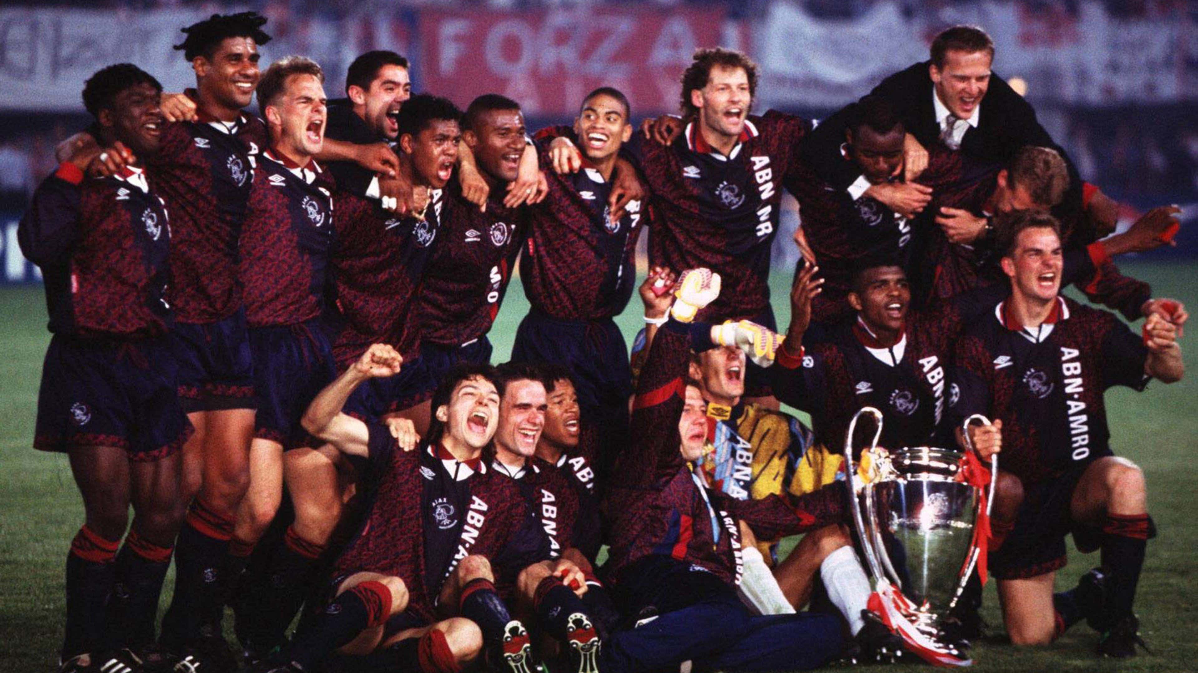 أياكس يحتفل بدوري الأبطال عام 1995