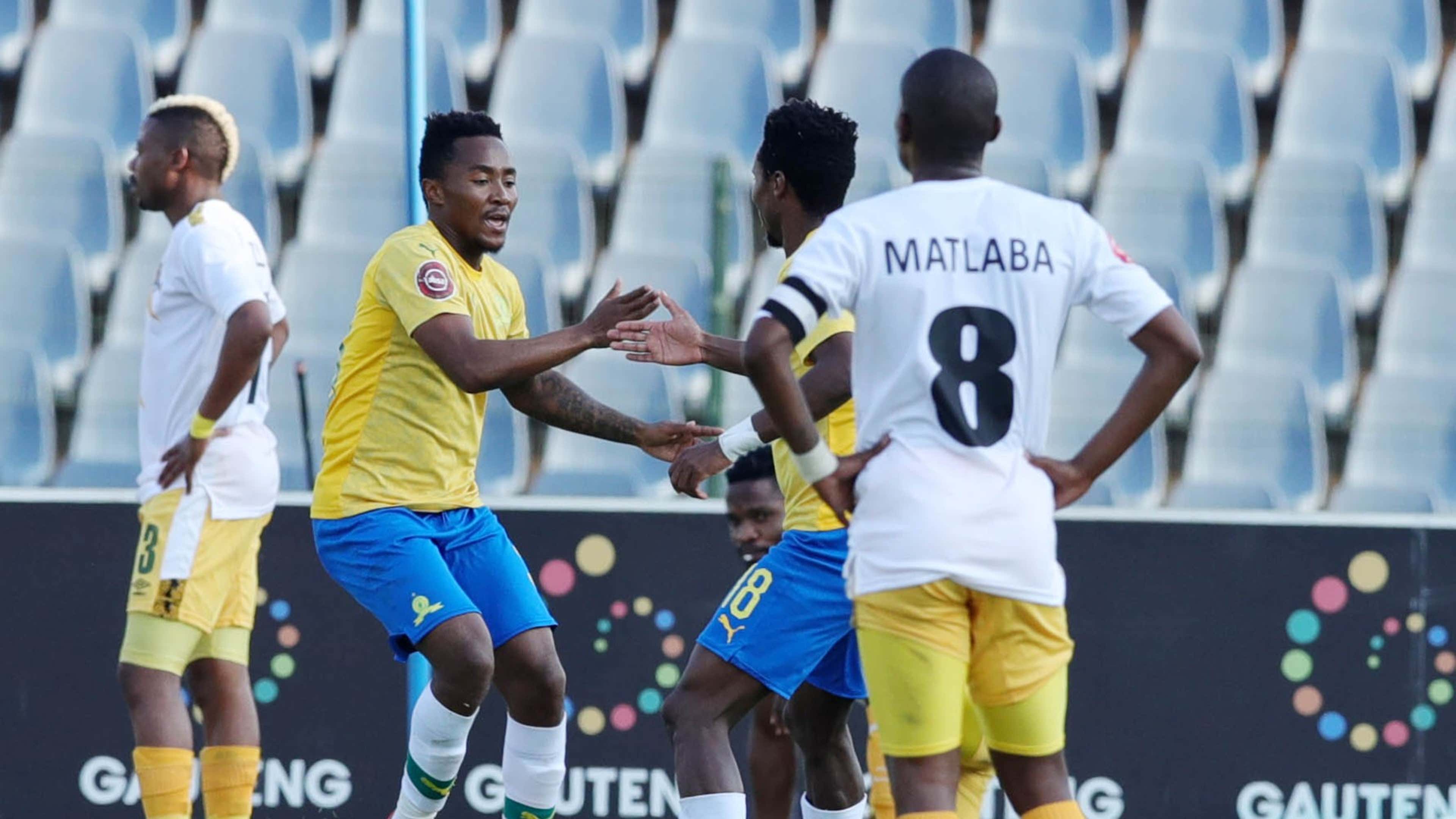 Lebohang Maboe of Mamelodi Sundowns celebrates goal with teammates, September 2020