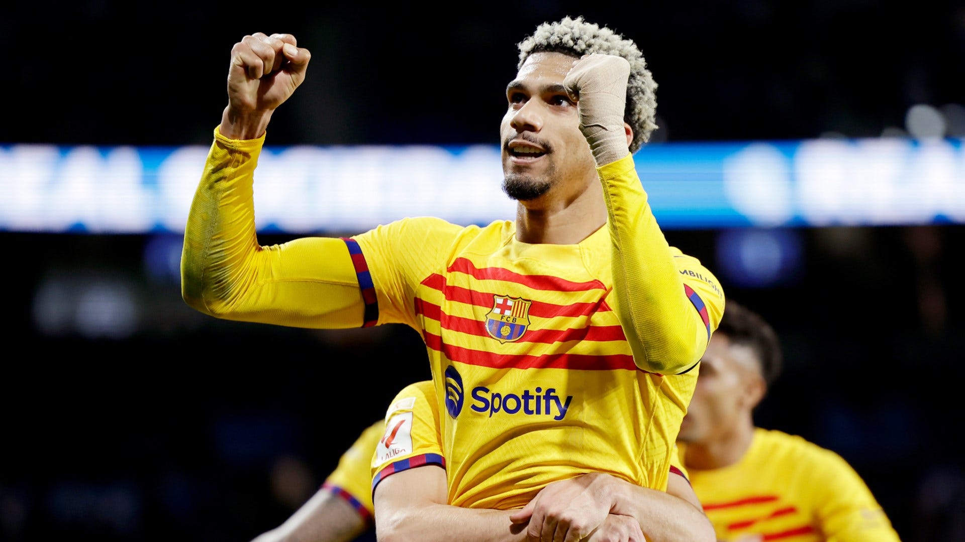 Real Sociedad - Barcelona, fútbol en directo: Araujo da el triunfo al Barça  con un gol en el descuento